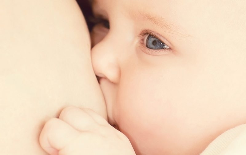 چرا شیر مادر انتخاب مناسبی است و مواد موجود در آن چه تاثیراتی بر نوزاد دارد؟