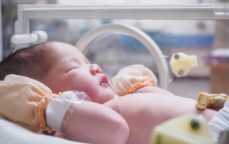 بررسی ویژگی های نوزادان کامل و نوزادانی که نارس متولد می شوند