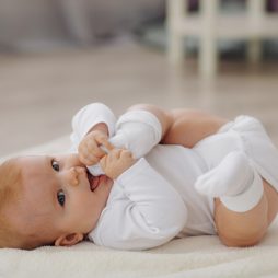 رشد و مراقبت از نوزاد در هفته ششم بعد از تولد چگونه است؟(بخش اول)
